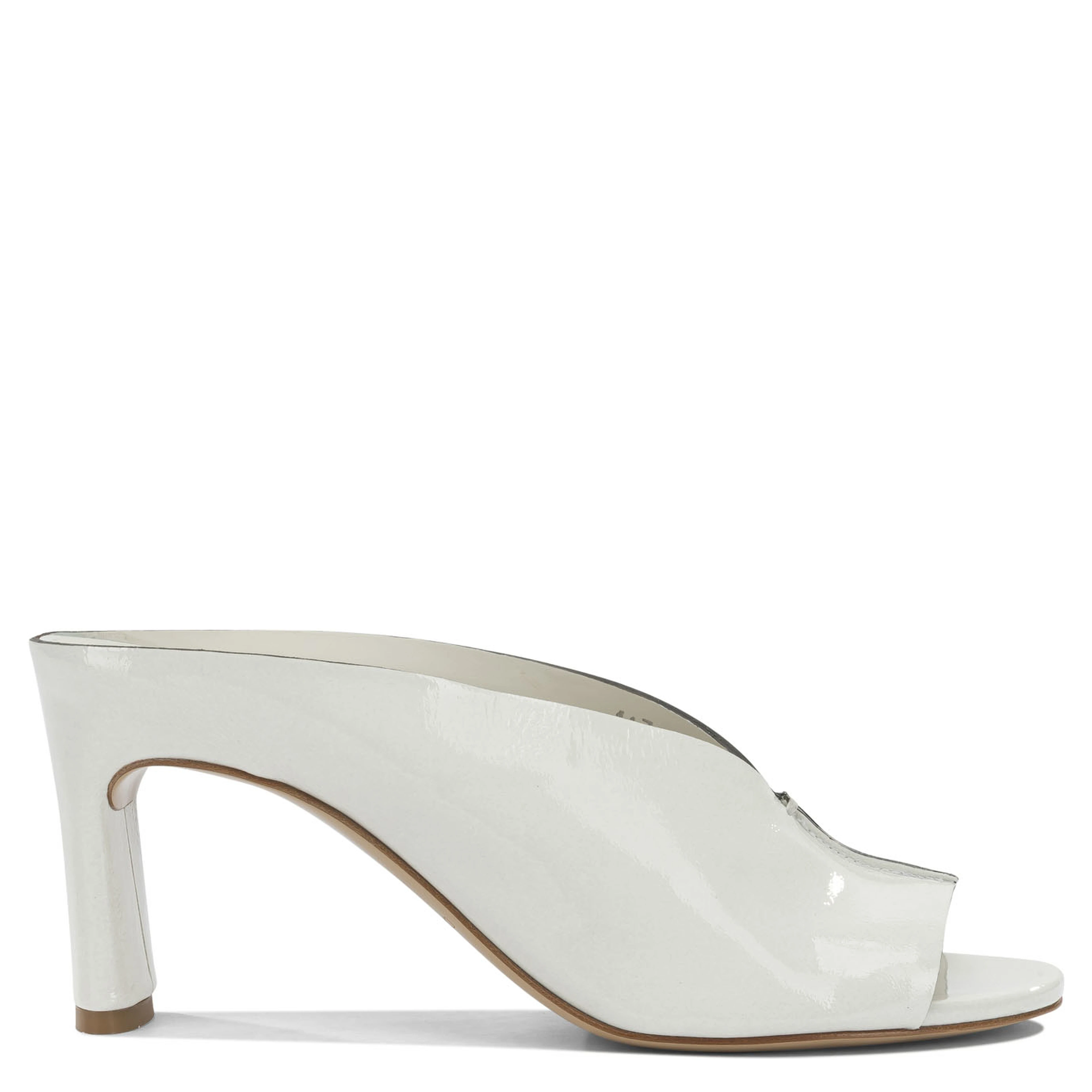 Heeled shoes