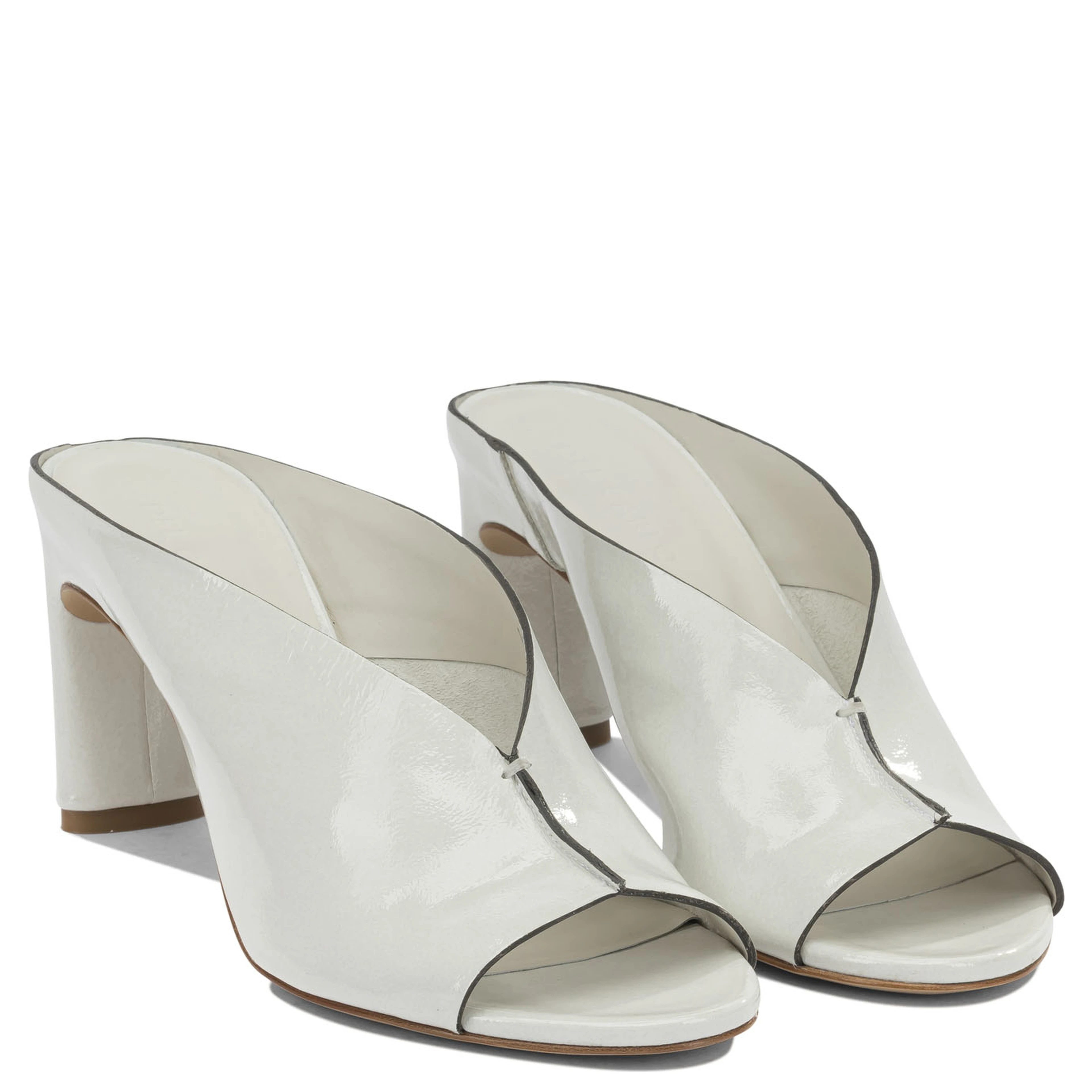 Heeled shoes