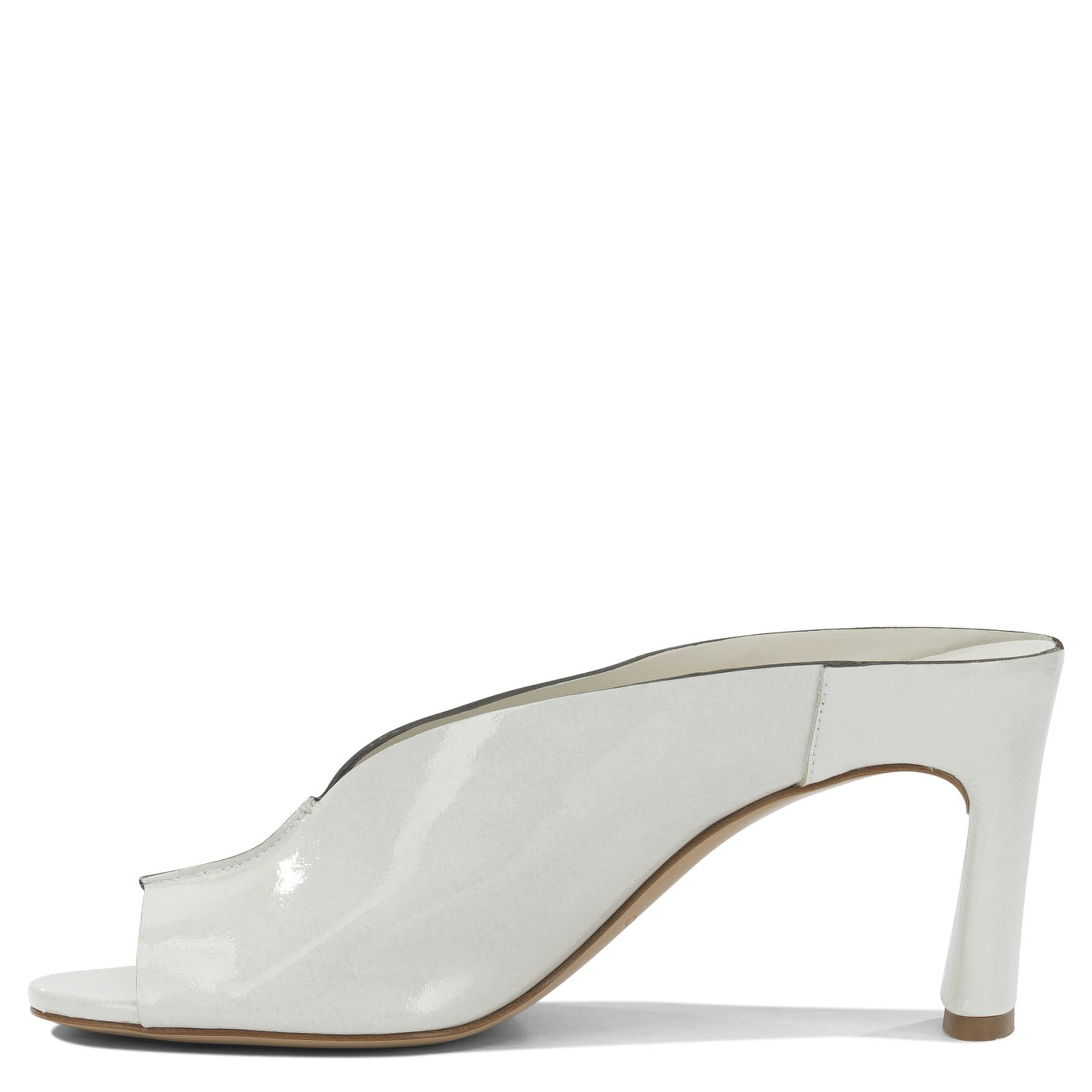 Heeled shoes