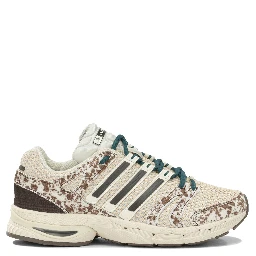 "Adistar Control 5" Low-Top Sneakers