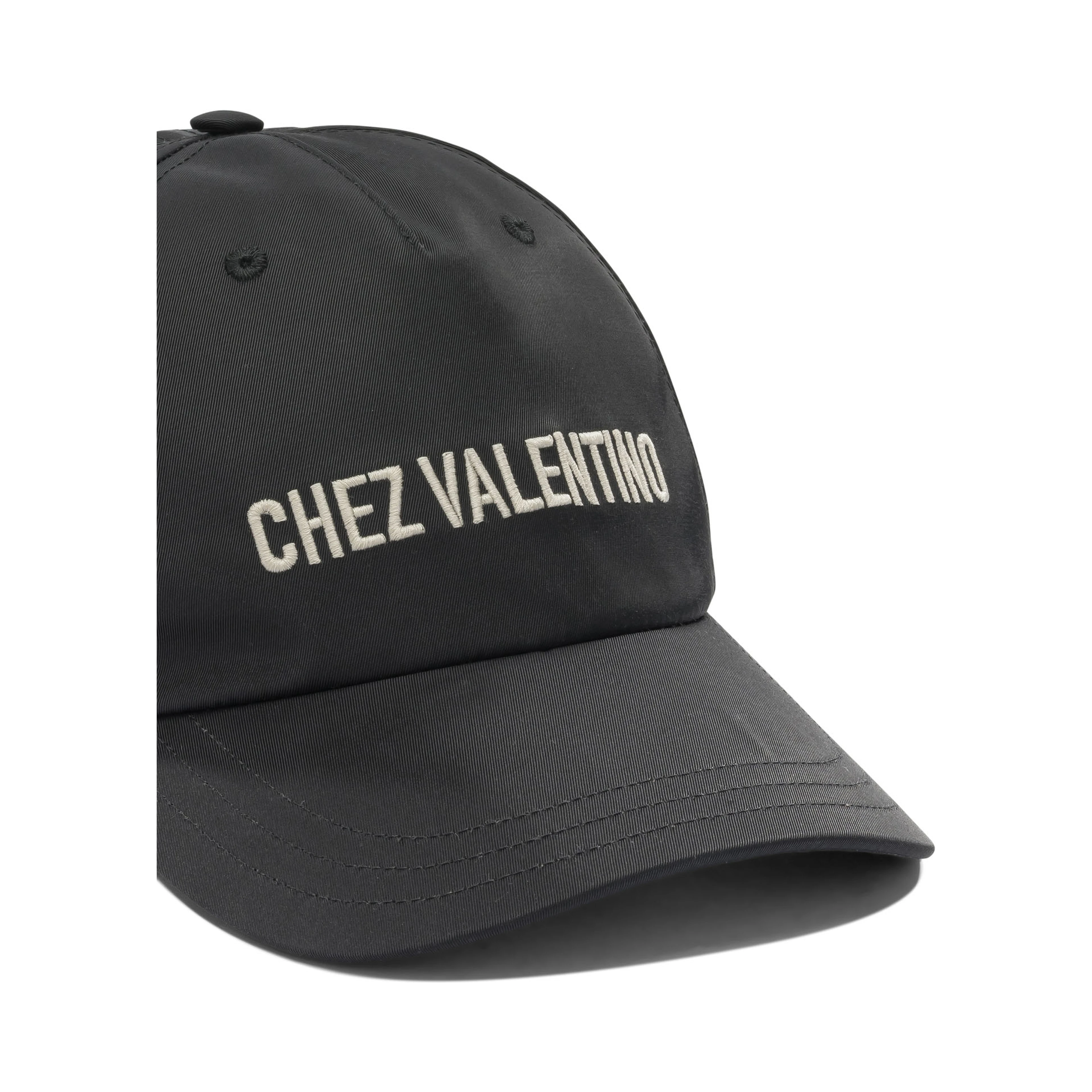 Baseball cap with logo