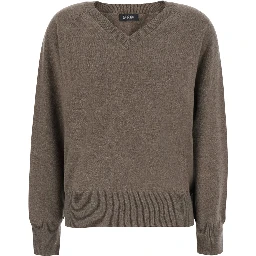 V NECK 12GG is a unisex brown cashmere sweater
