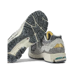 "2002R Protection Pack" Low Sneakers