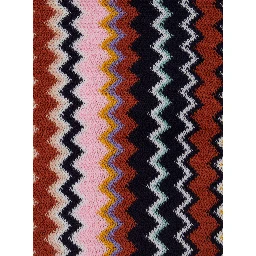 Multicolored scarf with zigzag motif in Tech Fabric and woman