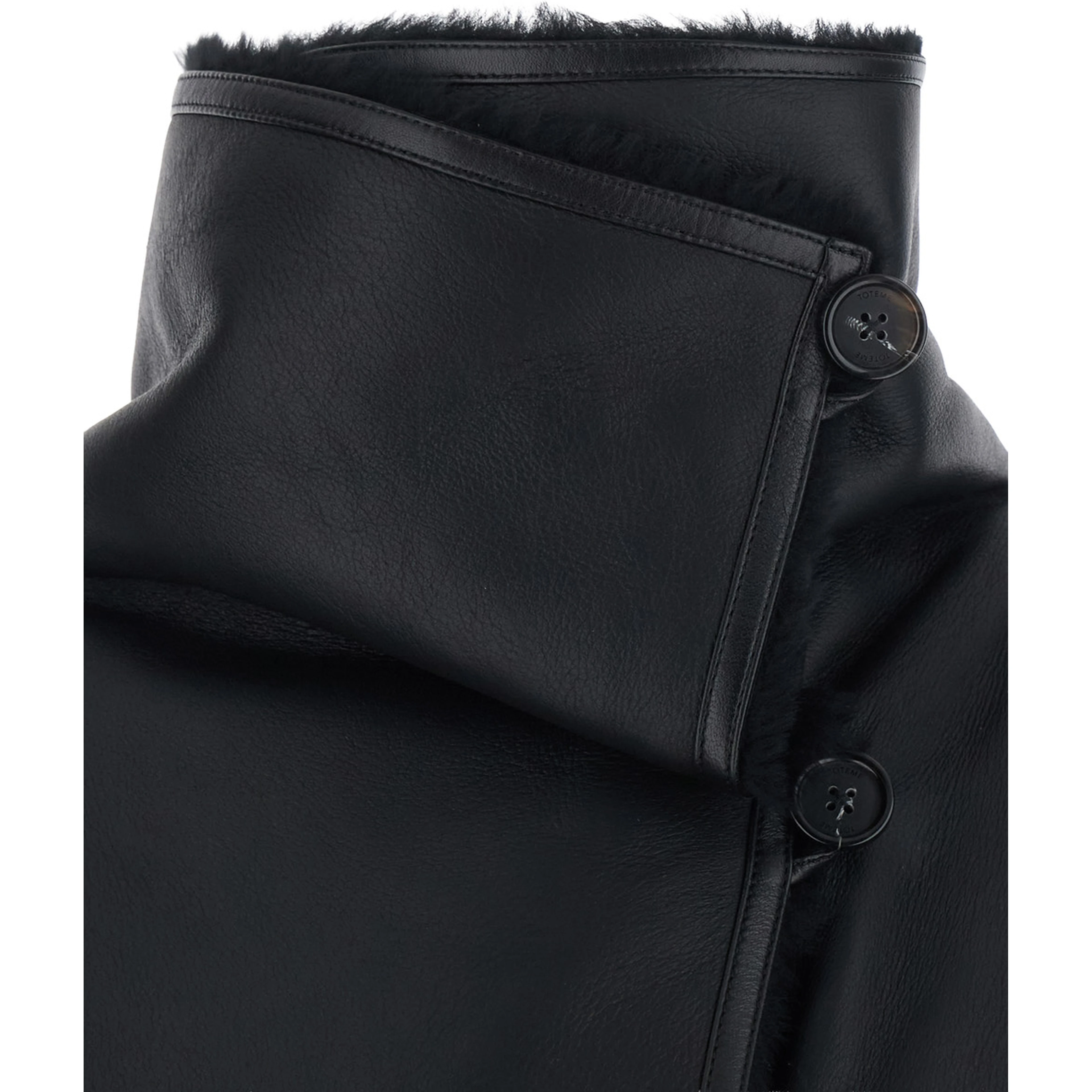 Black Coat with removable fur collar and button closure on the front in leather for women
