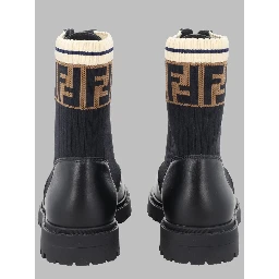 Stivale con dettaglio in maglia FF