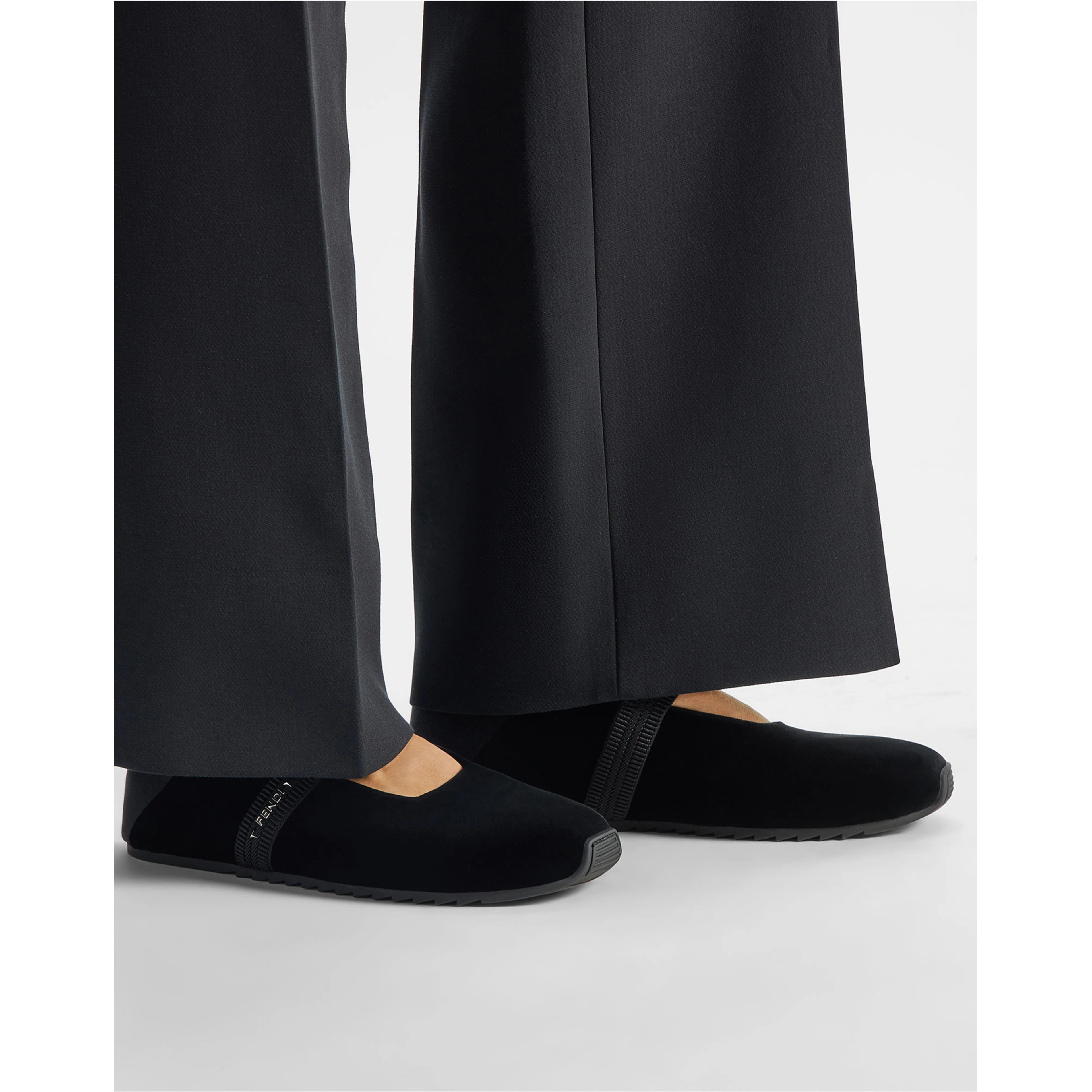 FENDI Flat shoes