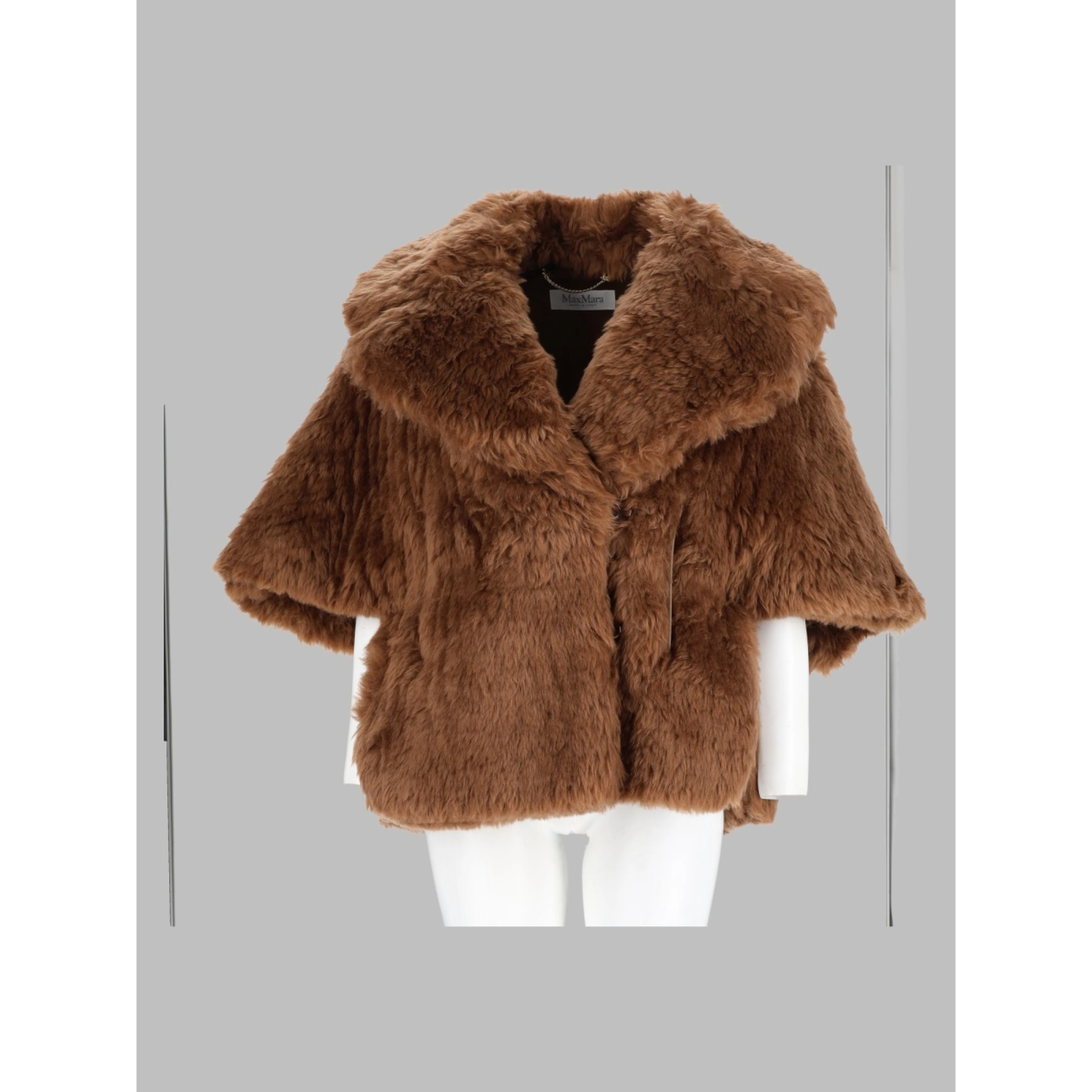 Cappa in Lana dalla Texture Soffice