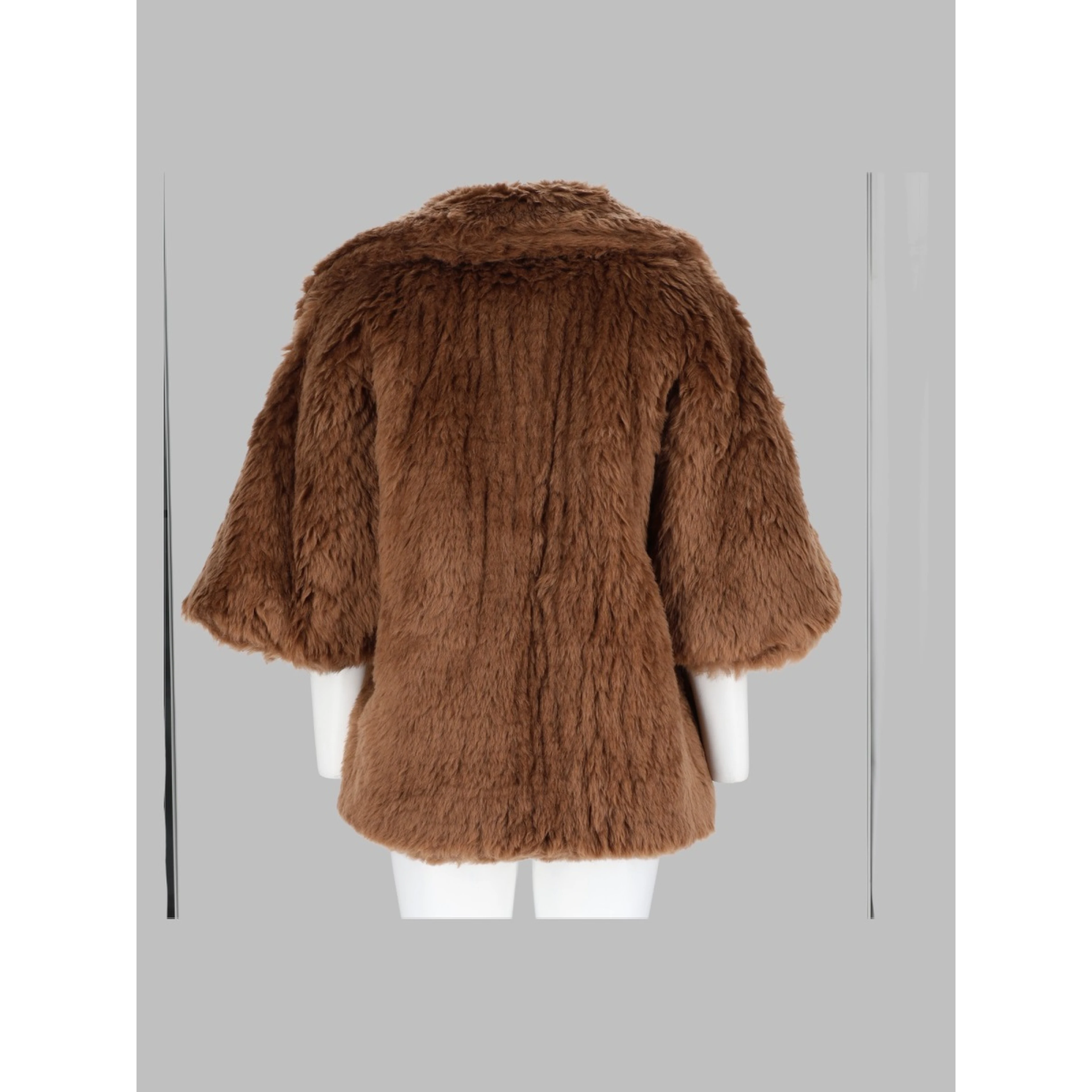 Cappa in Lana dalla Texture Soffice