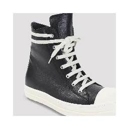 SNEAKS