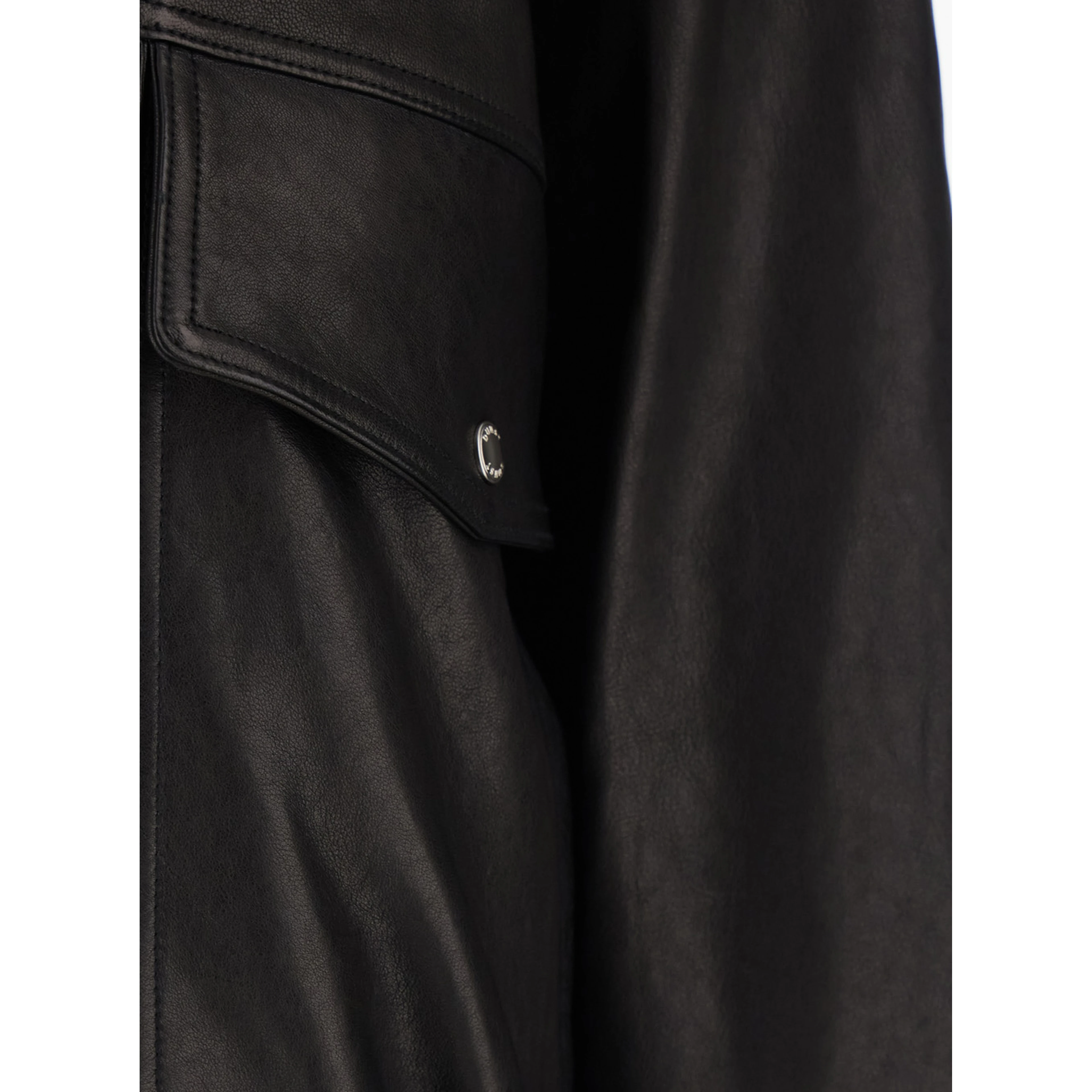 Black jacket with classic collar and two front pockets in leather man