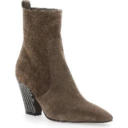 PAIROFANKLEBOOTSWITHHEELS