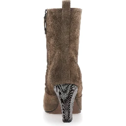 PAIROFANKLEBOOTSWITHHEELS