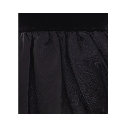 صورة ذاتية - بلوزة سوداء