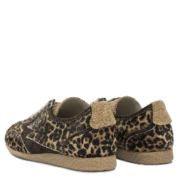 Sneakers & Slip-On