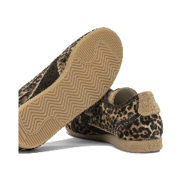 Sneakers & Slip-On