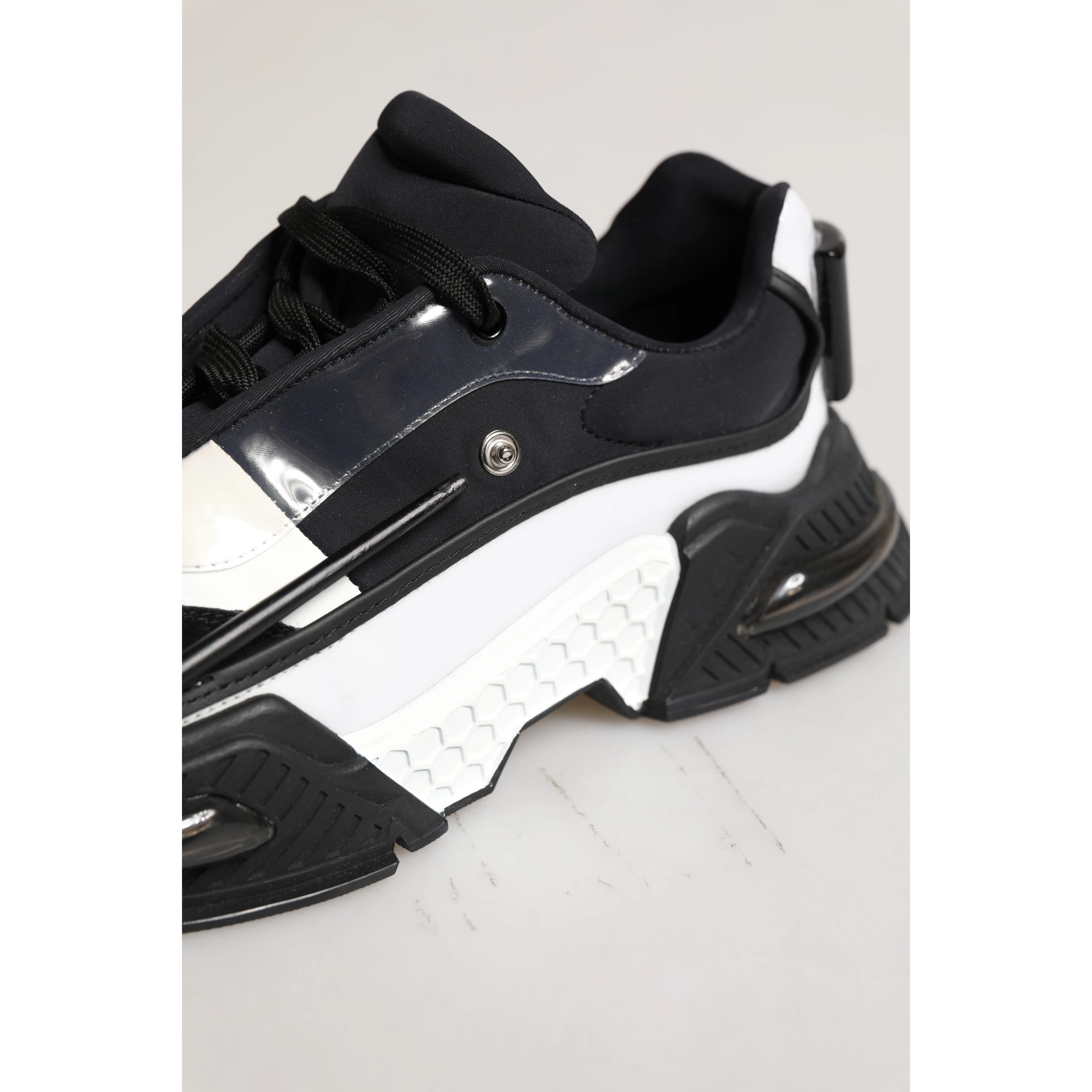 White Black Logo Airmaster Men Sneakers Shoes