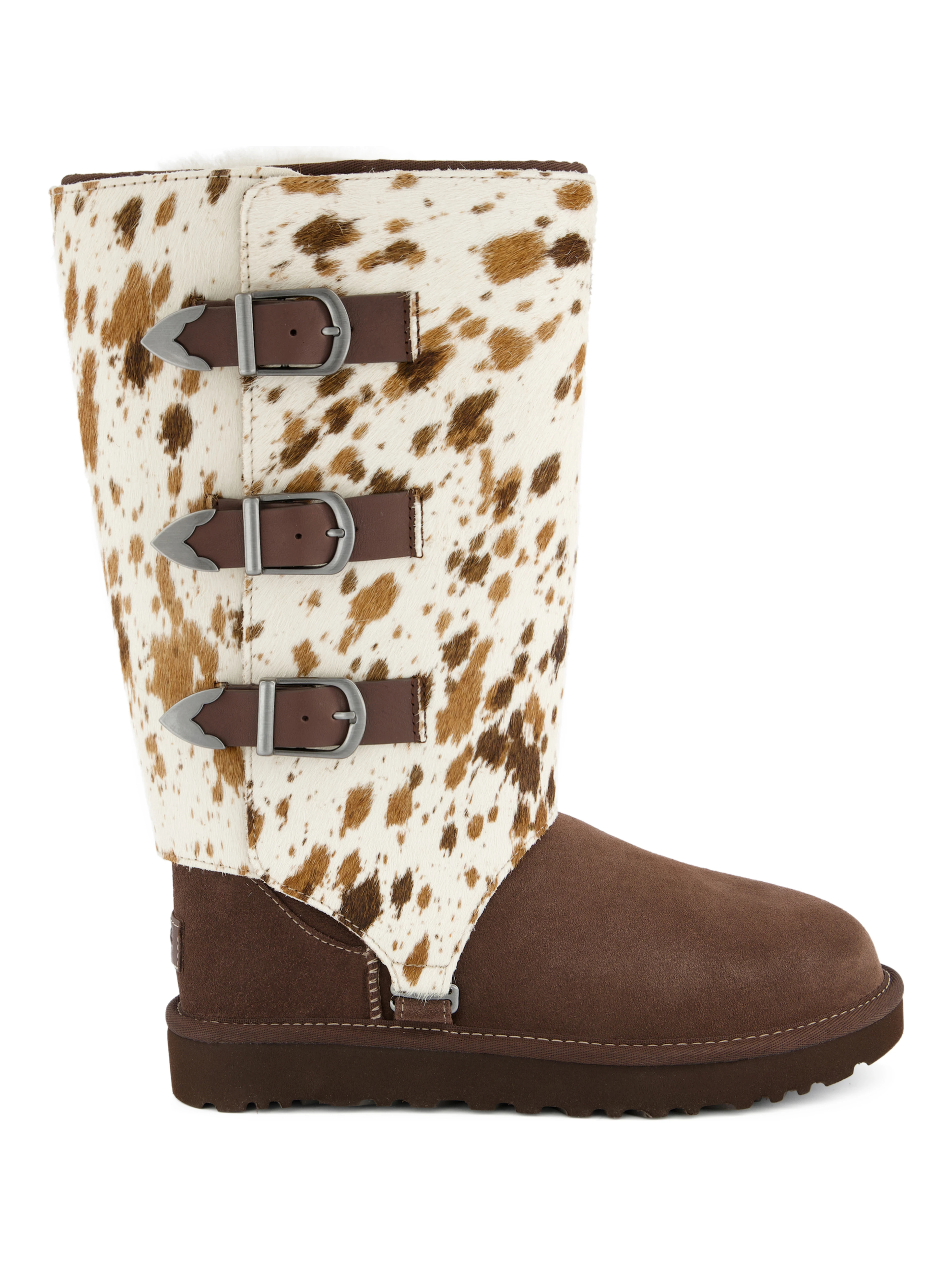 أحذية UGG بنية اللون
