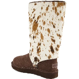 أحذية UGG بنية اللون