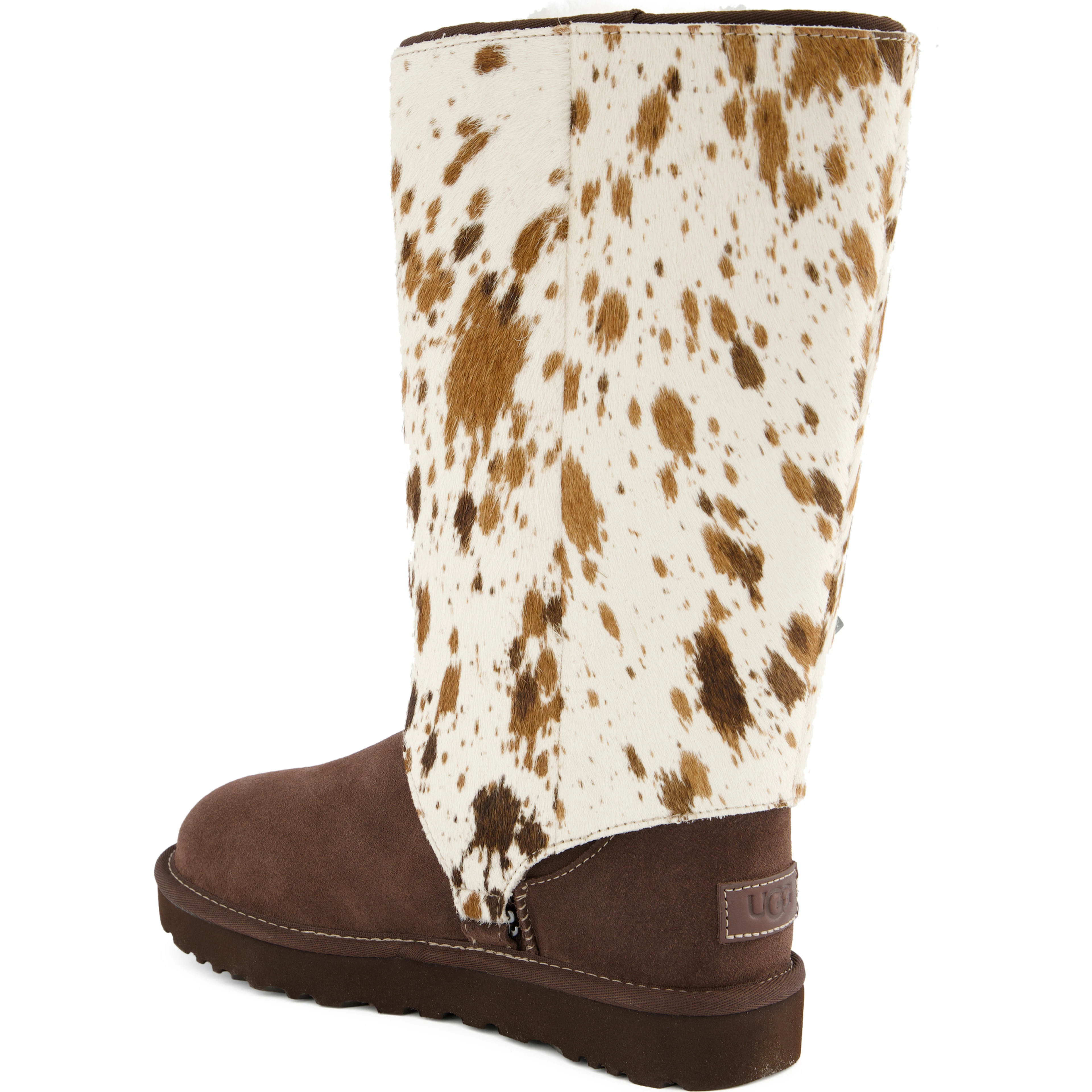 أحذية UGG بنية اللون