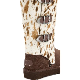 أحذية UGG بنية اللون