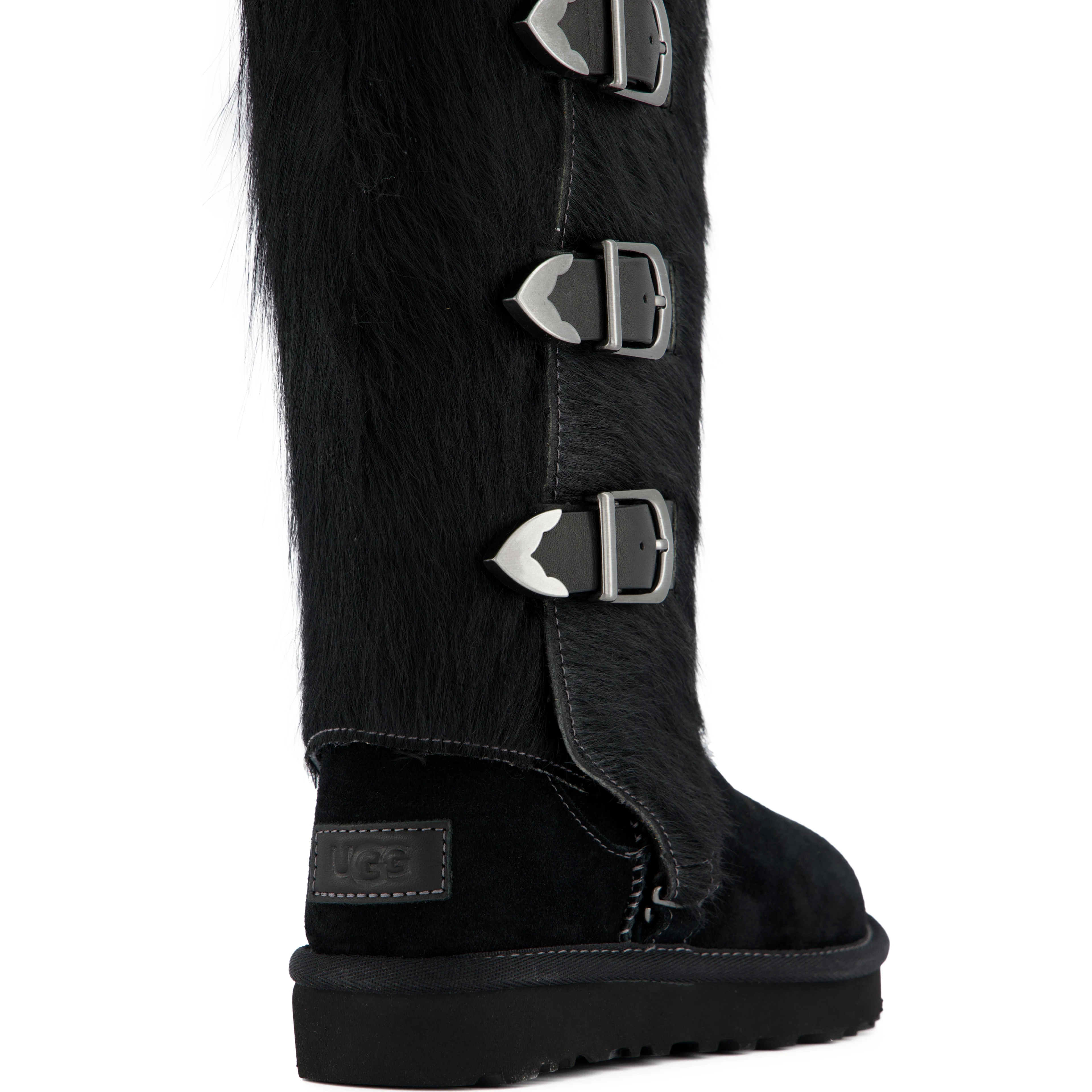 أحذية UGG سوداء