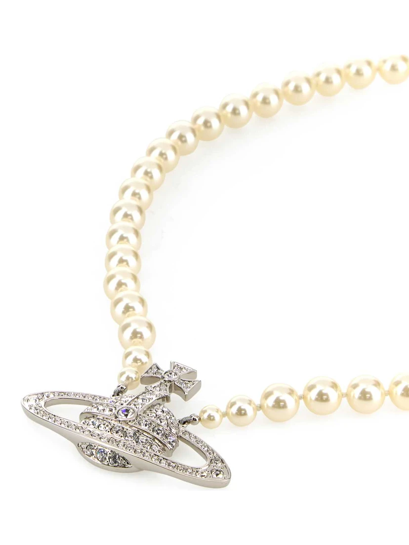 MAN. BAS RELIEF PEARL NECKLACE