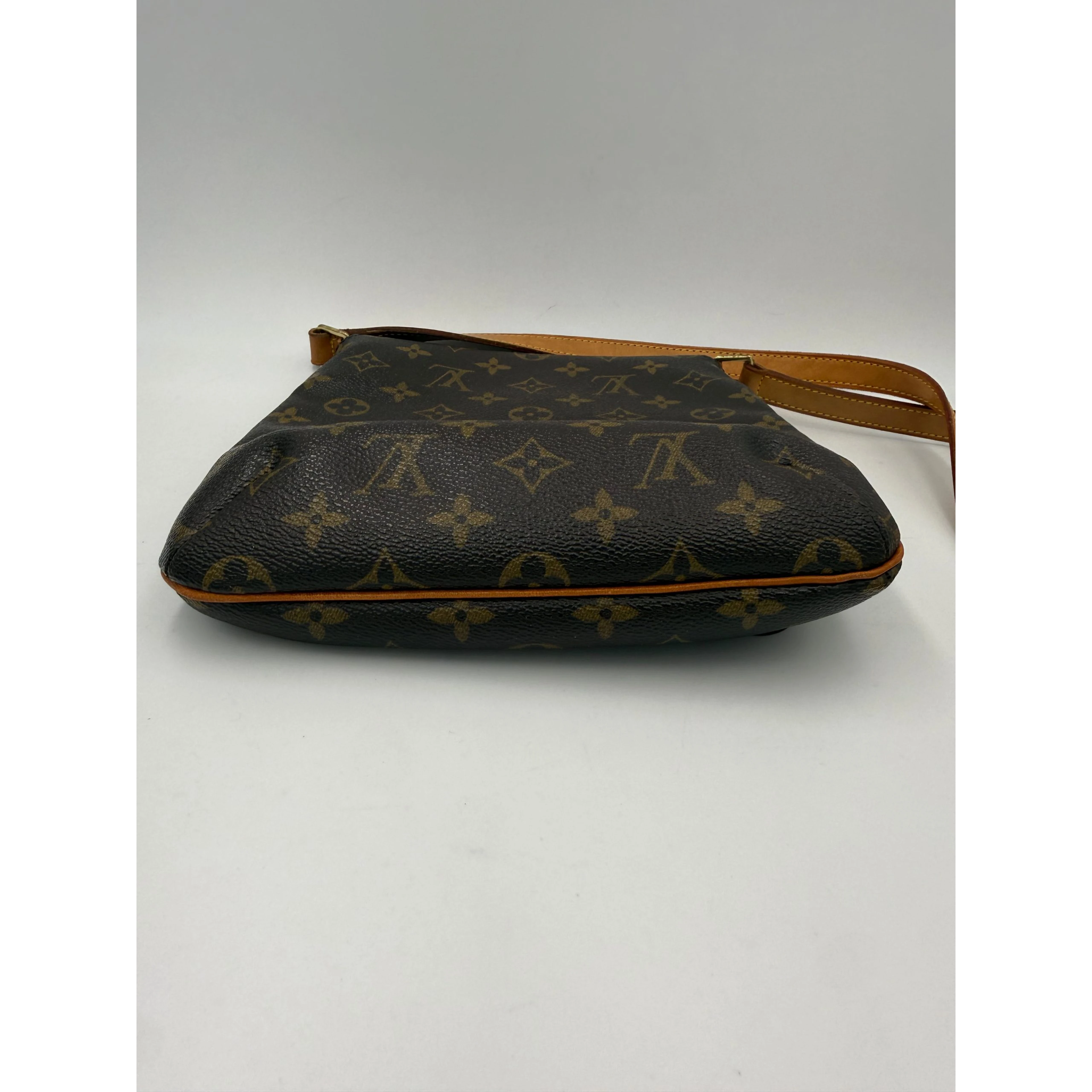 LOUIS VUITTON MUSETTE Monogram Handbag