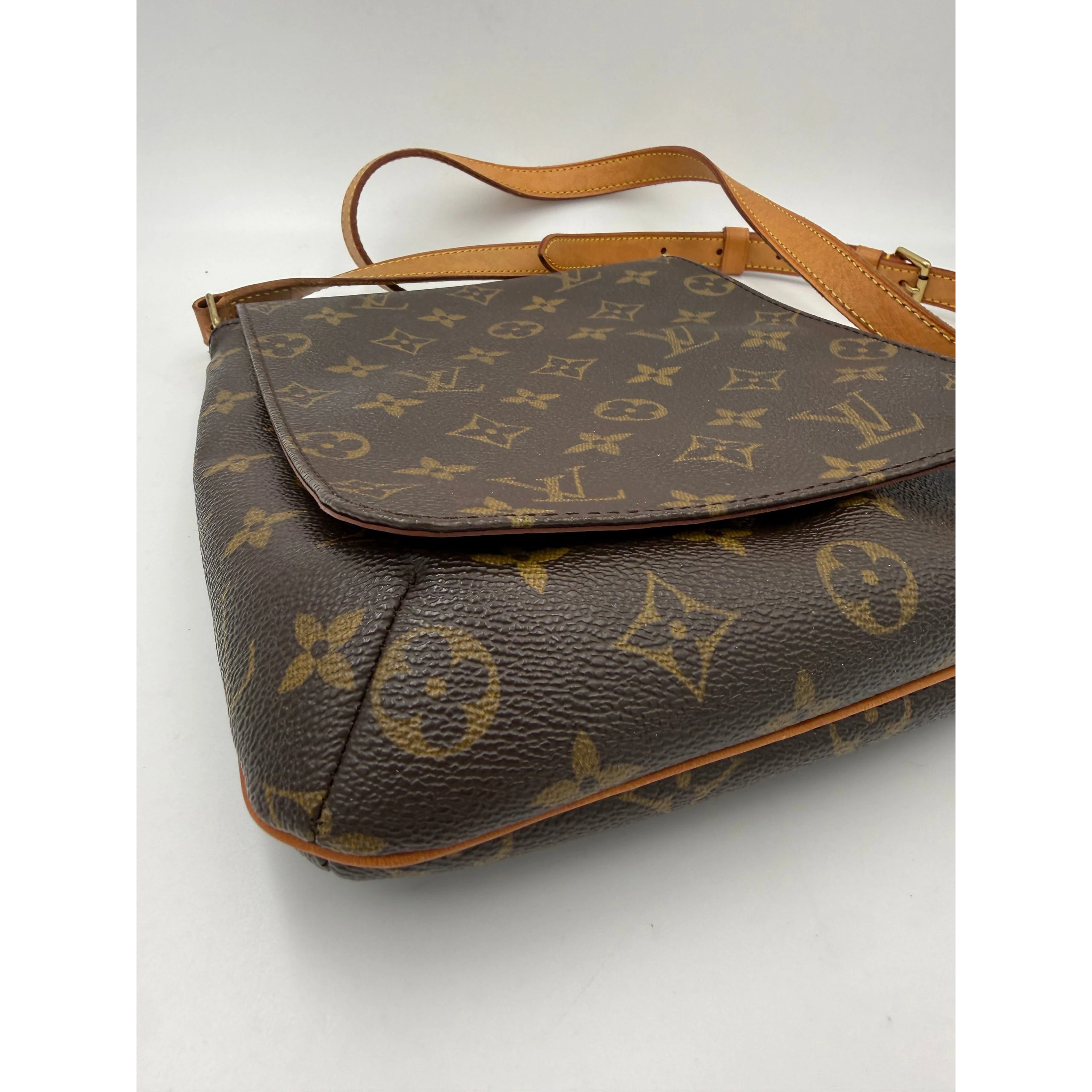 LOUIS VUITTON MUSETTE Monogram Handbag