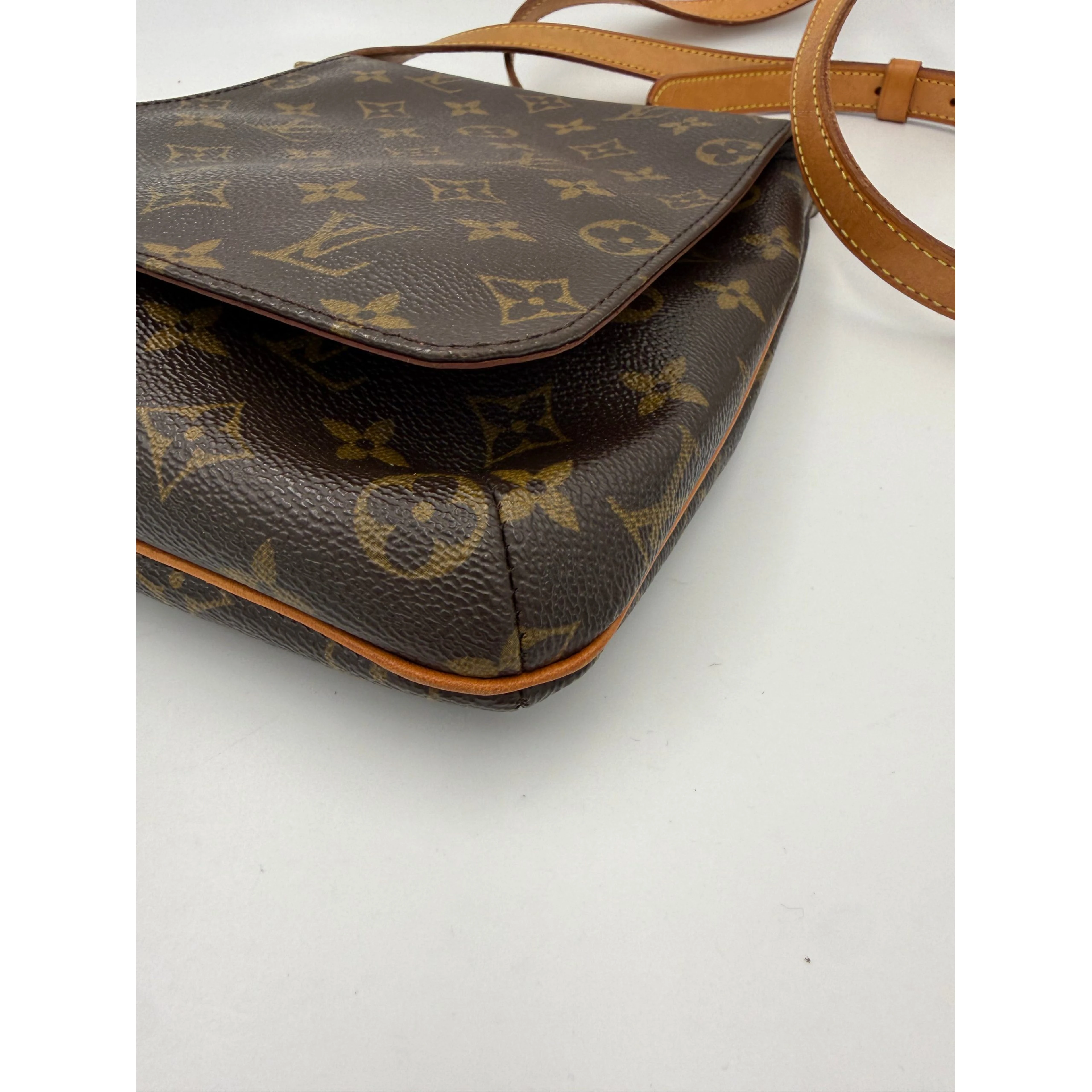 LOUIS VUITTON MUSETTE Monogram Handbag