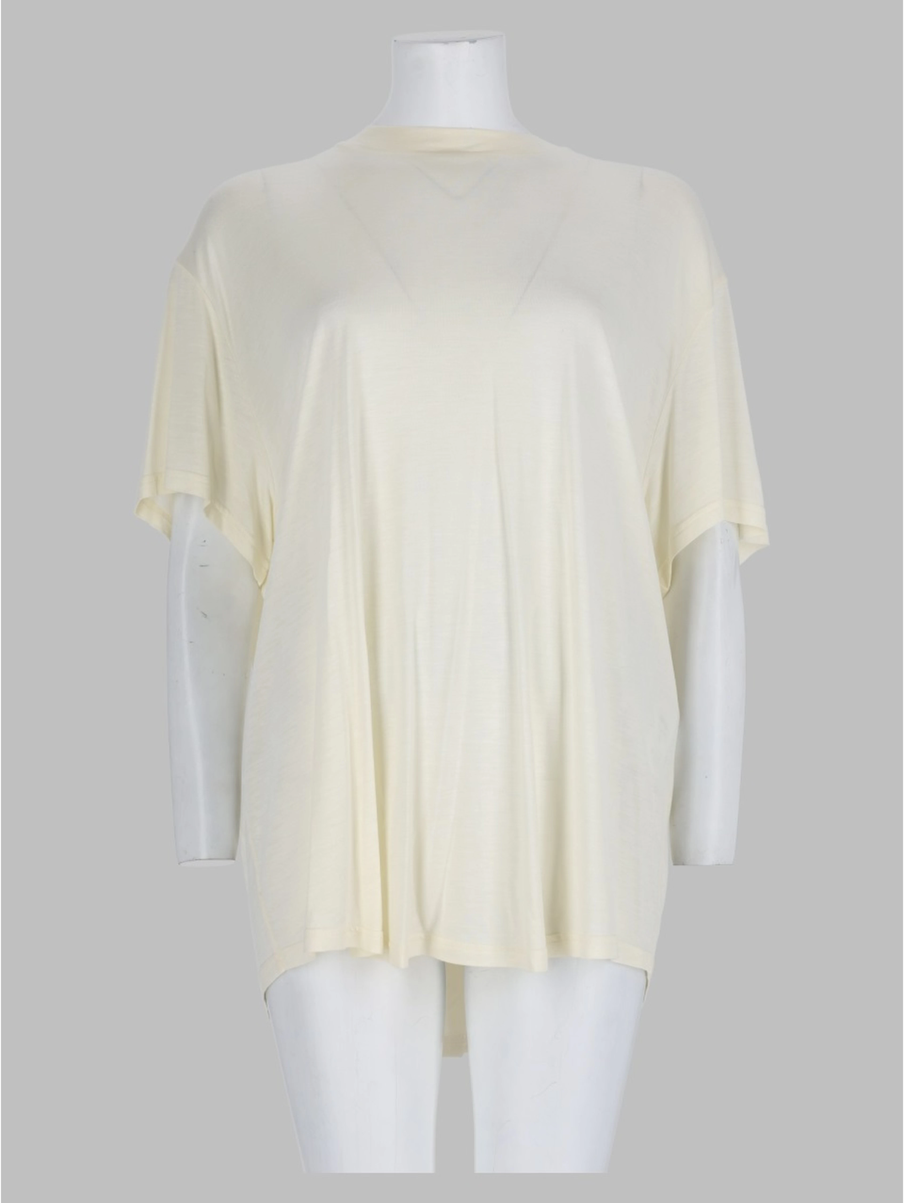buttons t-shirt