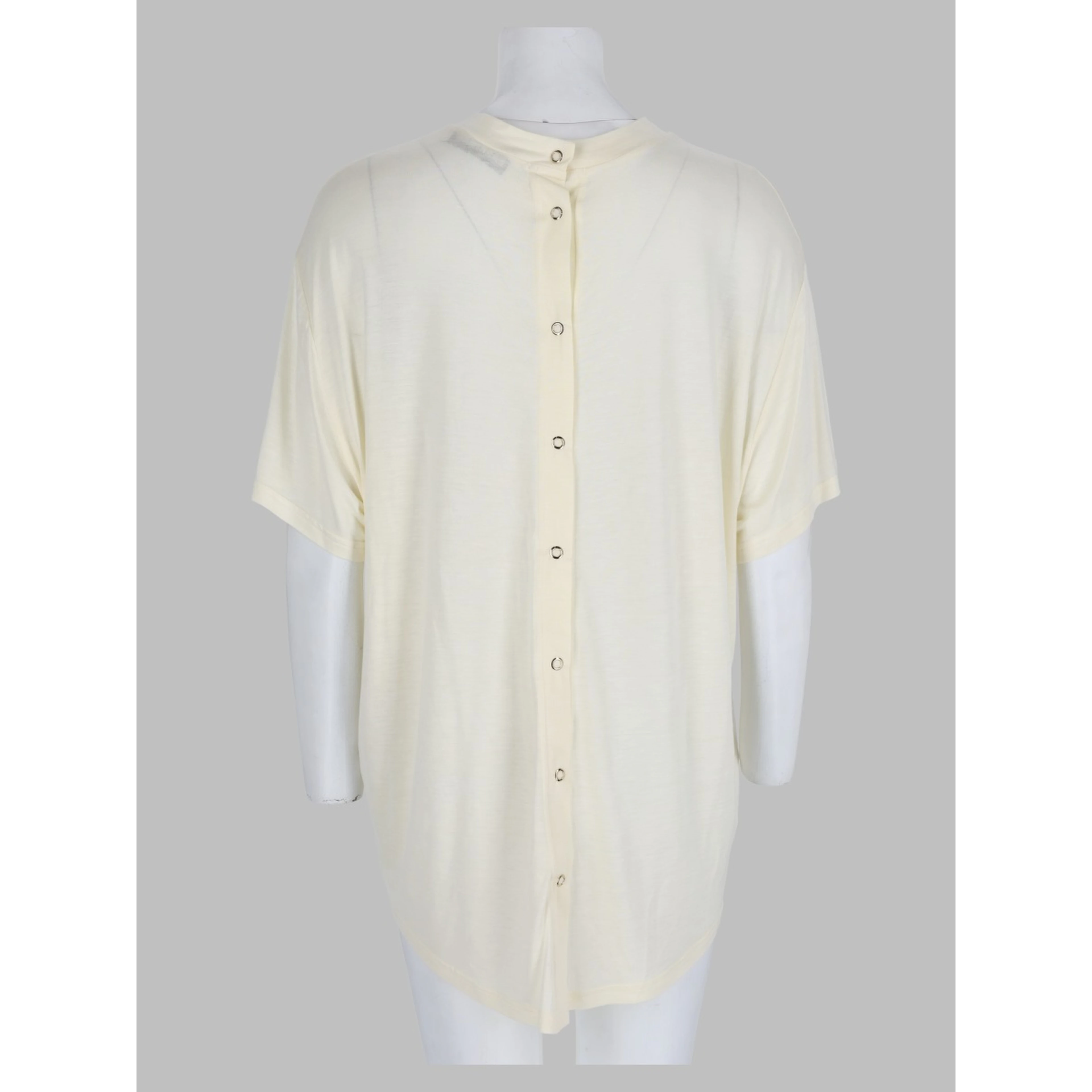 buttons t-shirt