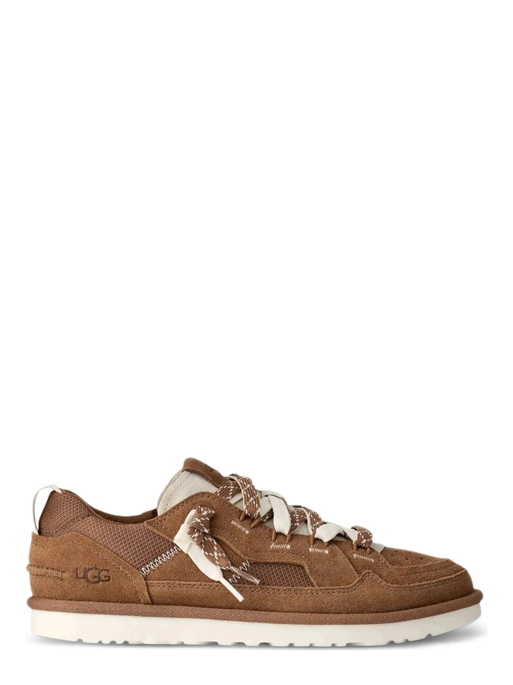 أحذية رياضية من UGG