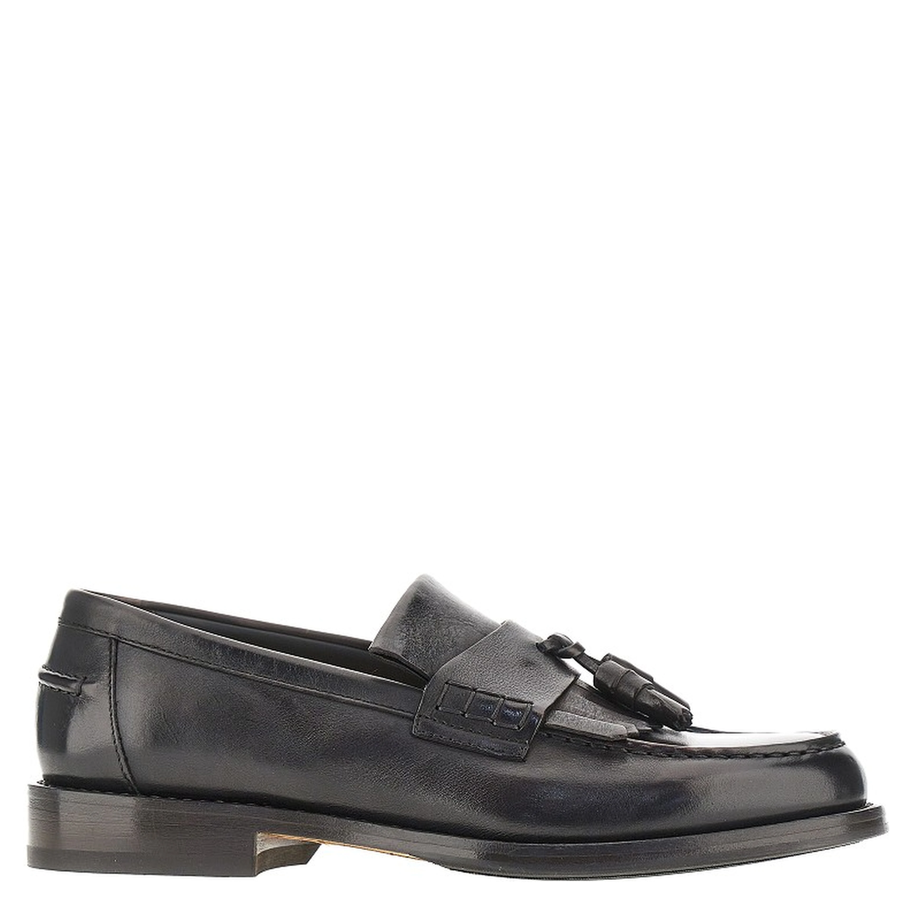 Leather loafers with tassels