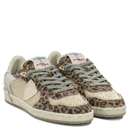 Sneakers & Slip-On
