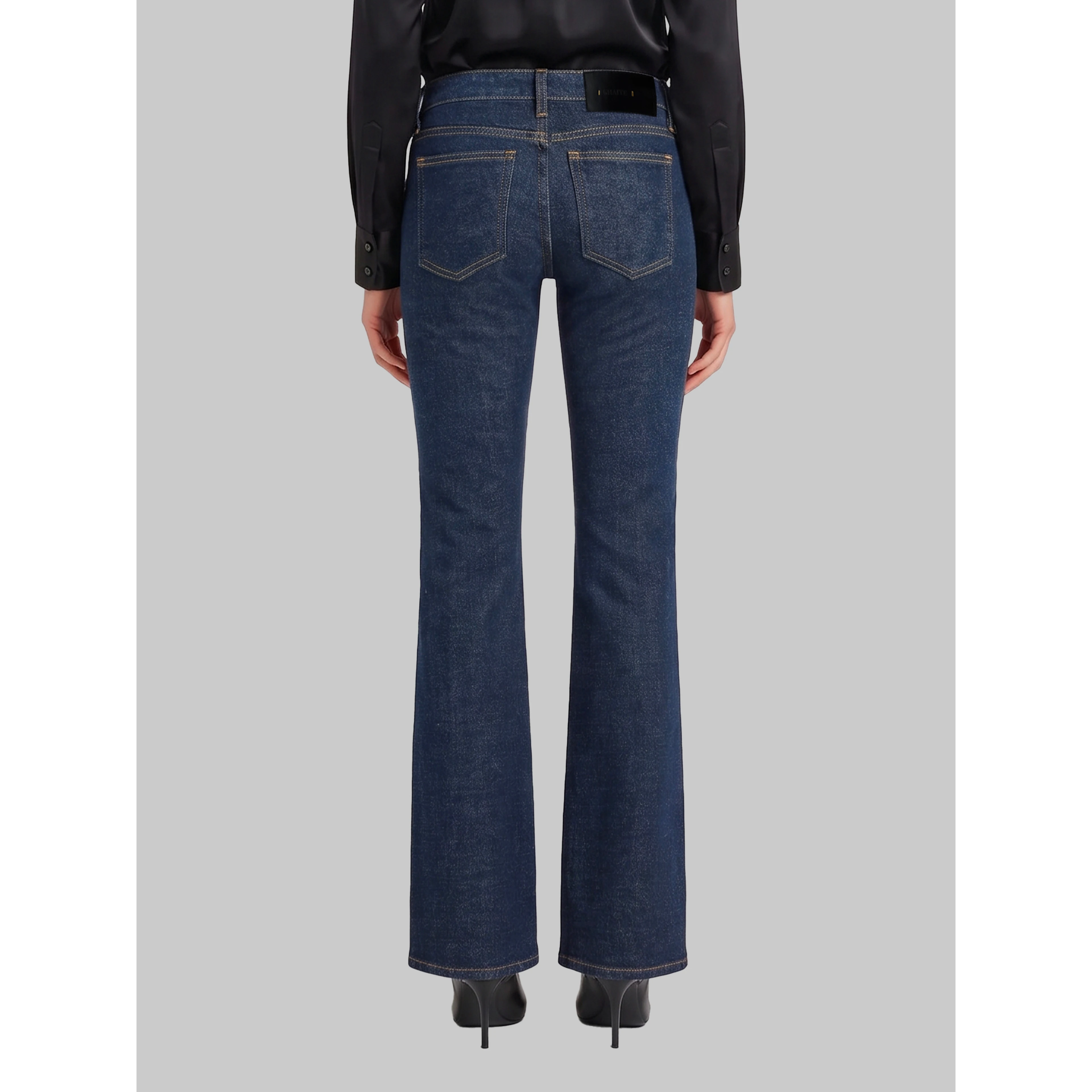 Comfortable low-rise jeans