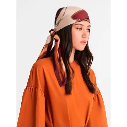 Red ilk square scarf with maxi print for women
