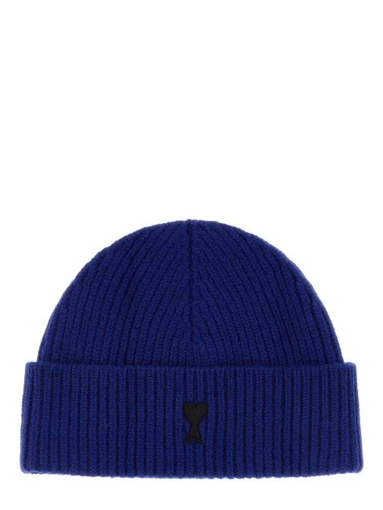 QUOTA-BEANIEWITHCONTRASTEDAMIDECOEUR