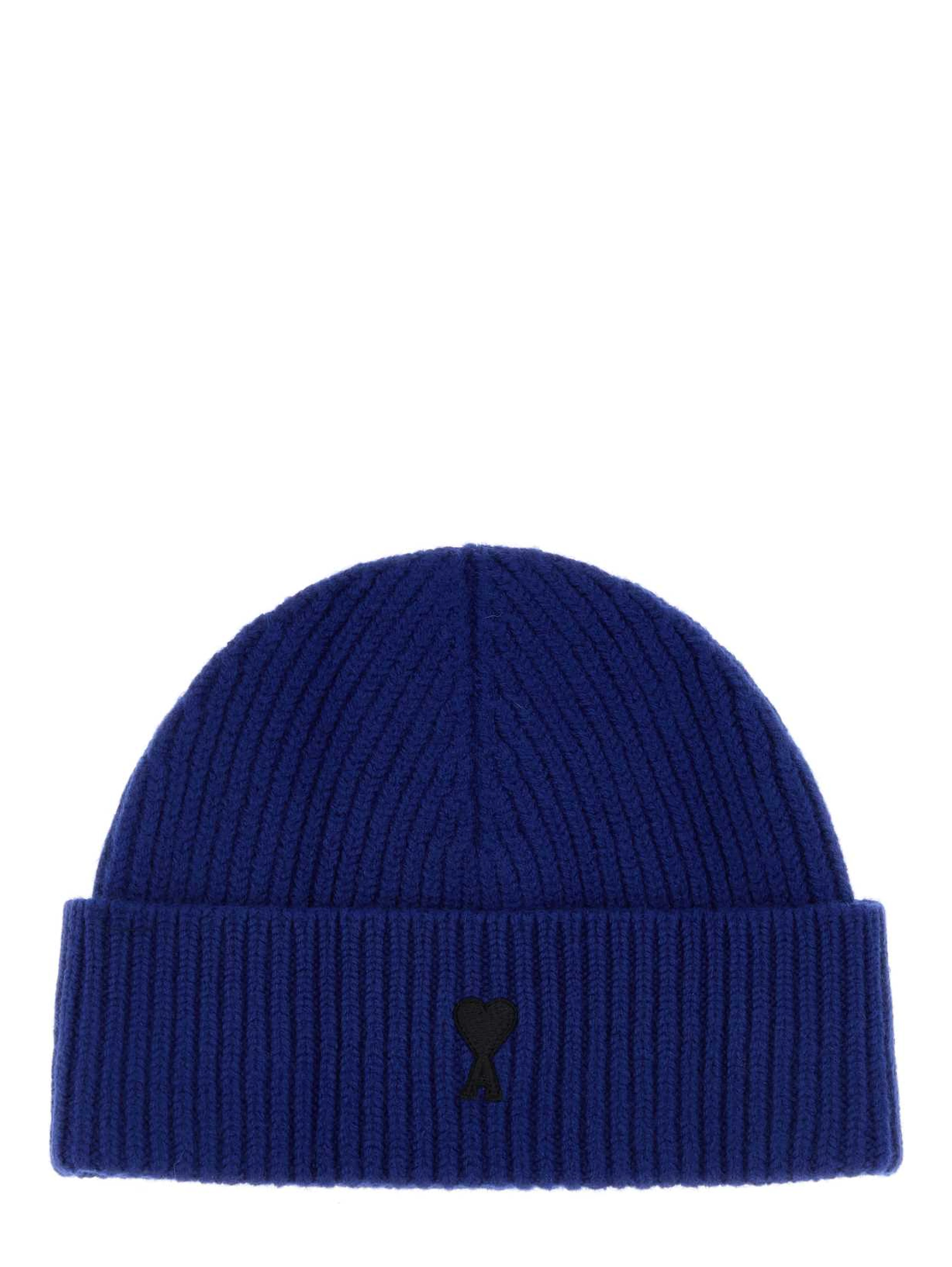 QUOTA-BEANIEWITHCONTRASTEDAMIDECOEUR