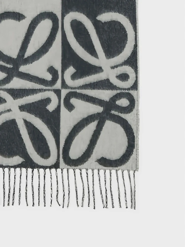 Wool and cashmere scarf alternative