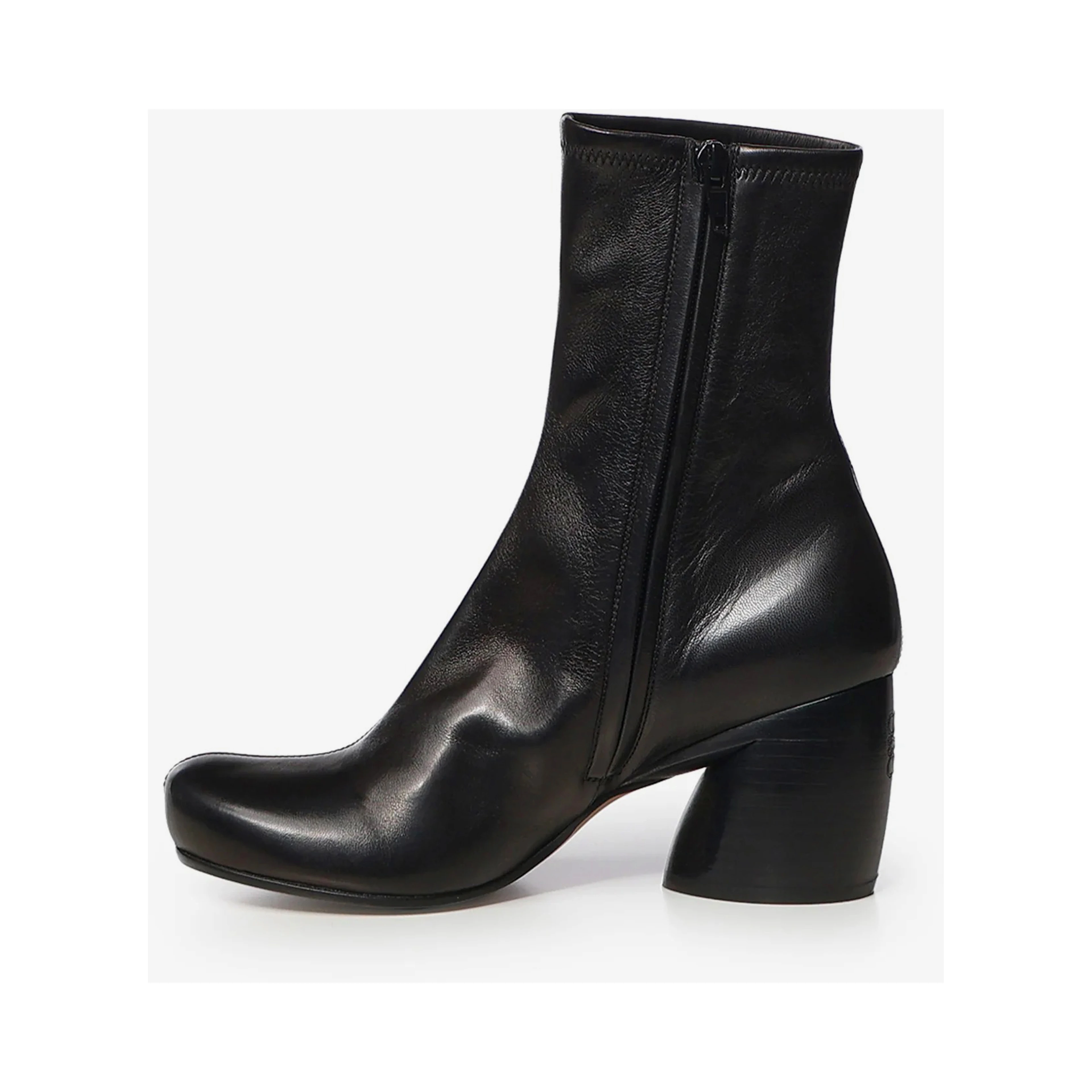 Oval ankle boots in stretch lambskin nappa