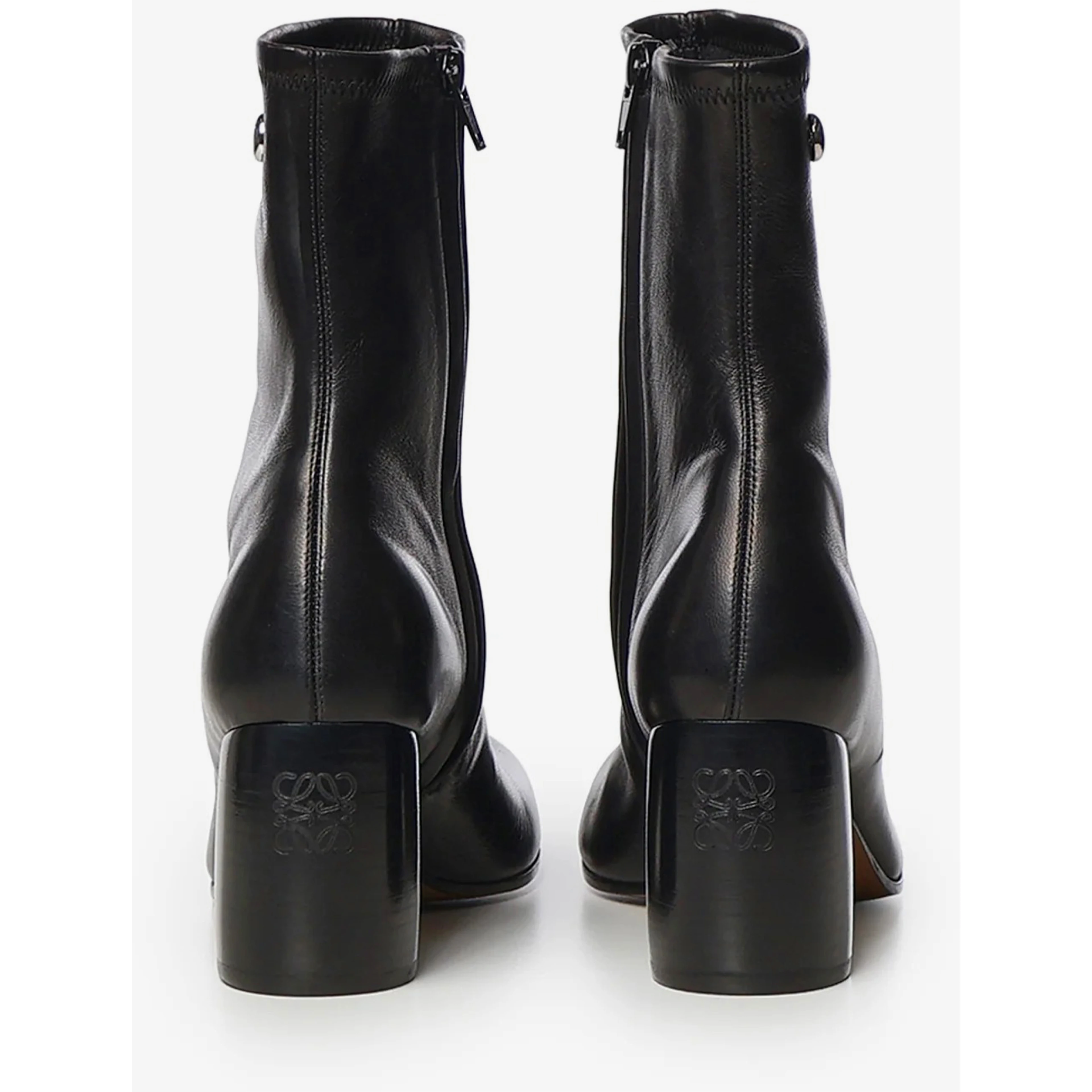 Oval ankle boots in stretch lambskin nappa