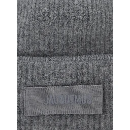 LE BONNET GROS GRAIN is a hat characterized by a processing in alpaca and merino wool in gray unisex