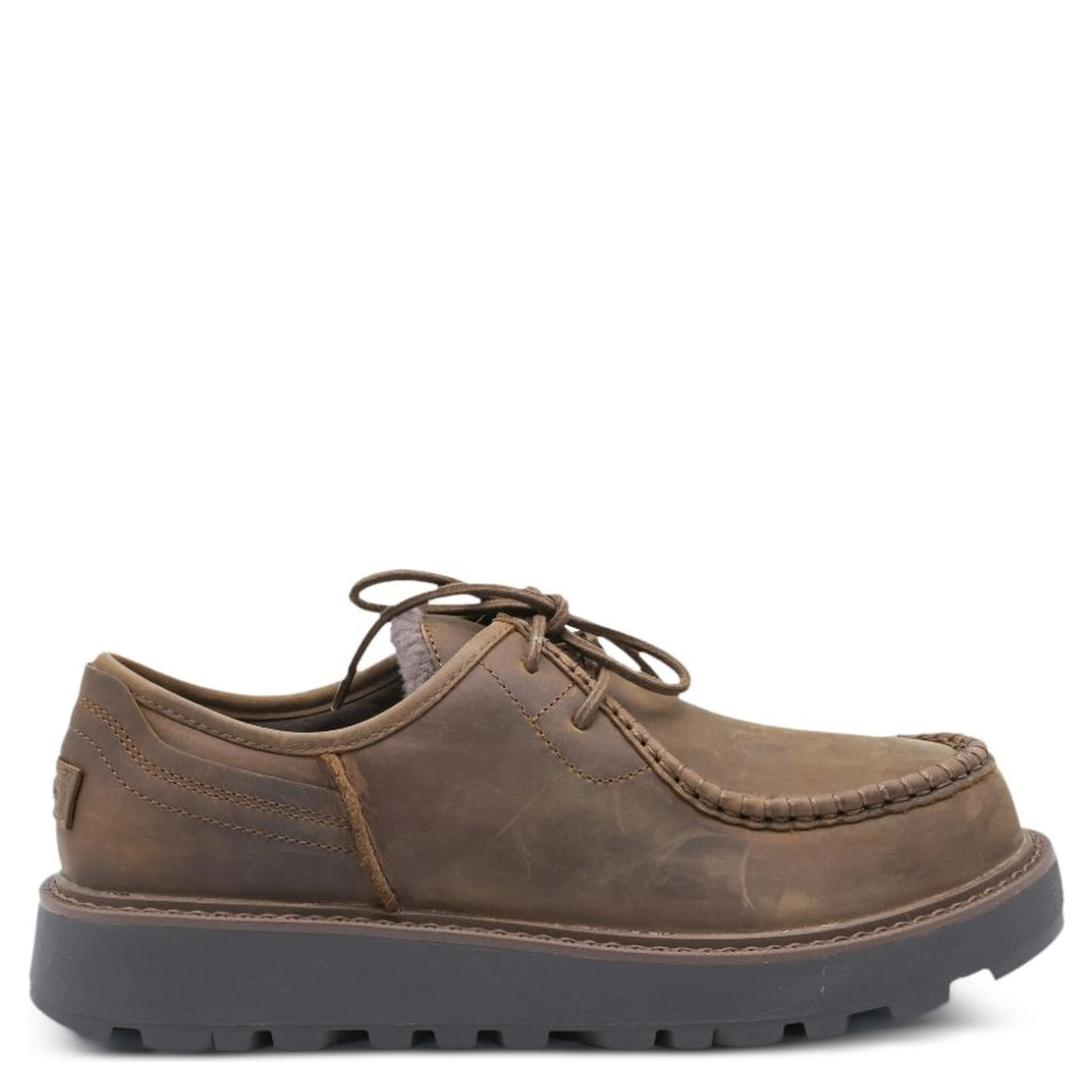 UGG Flat shoes
