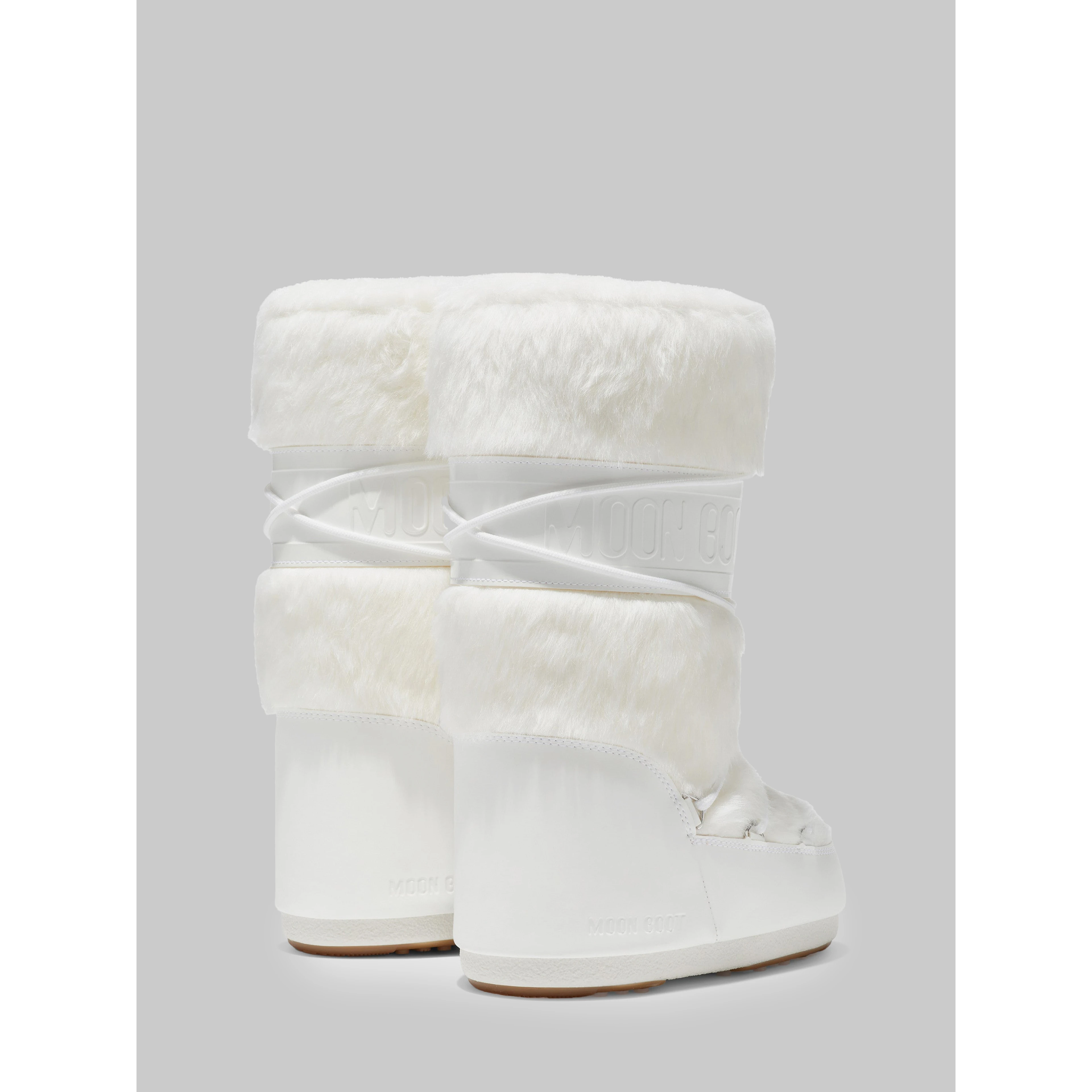White Icon boot in faux fur.