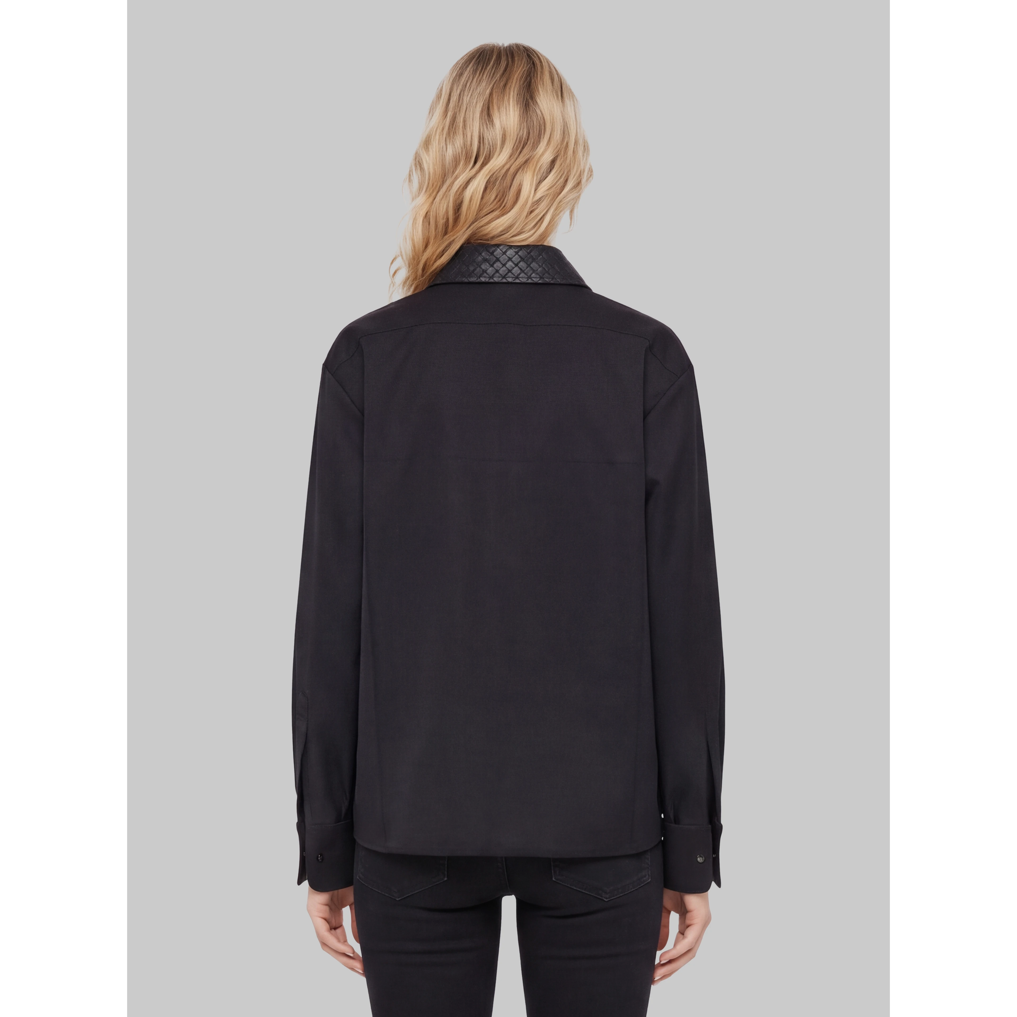 Wool shirt with Intrecciato collar