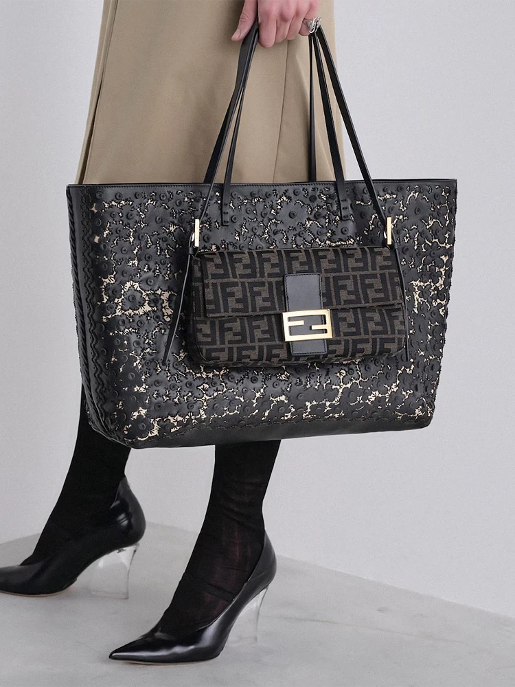 FENDI BAGUETTE 26424 handbag alternative