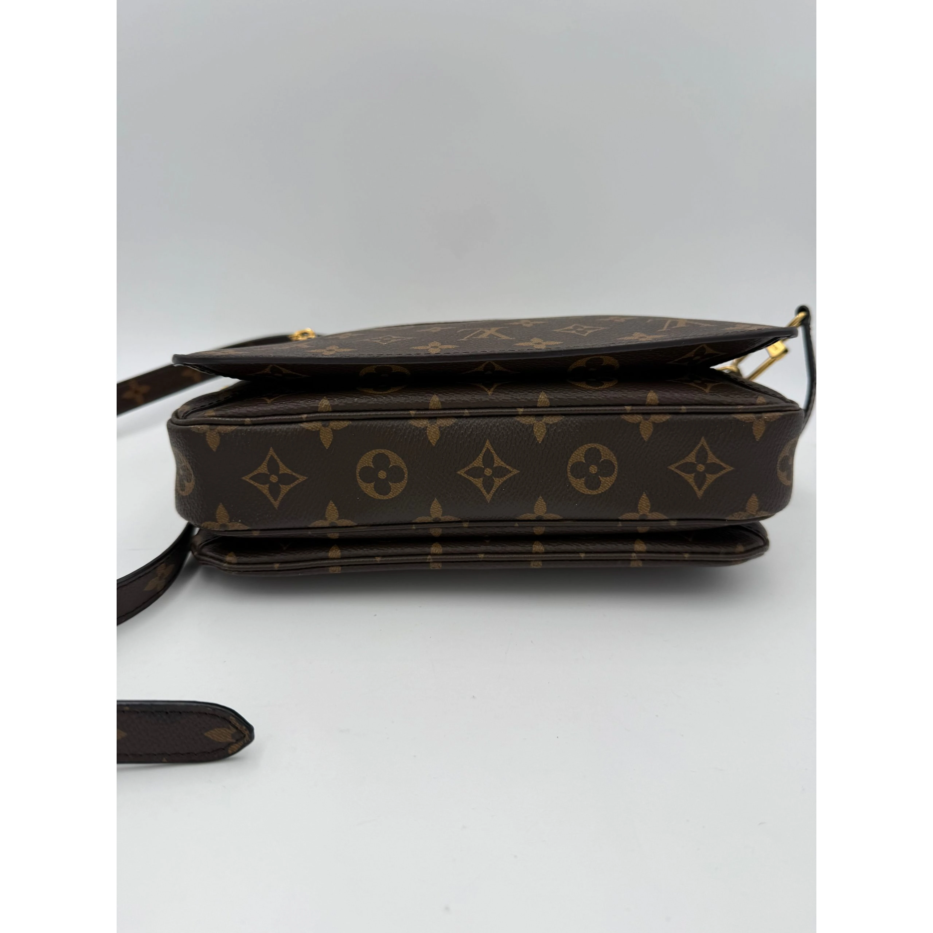 LOUIS VUITTON METIS Monogram with Shoulder Strap