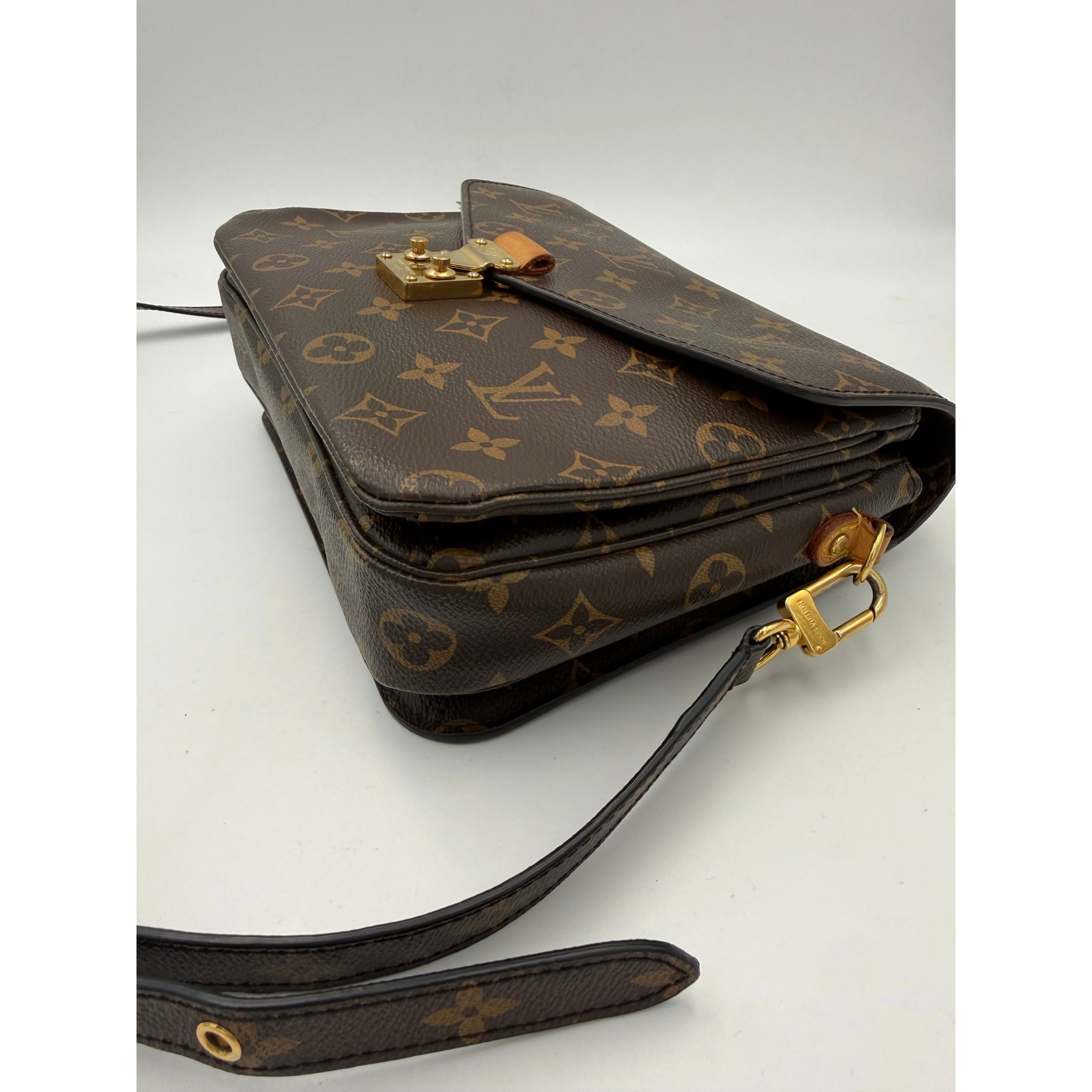 LOUIS VUITTON METIS Monogram with Shoulder Strap