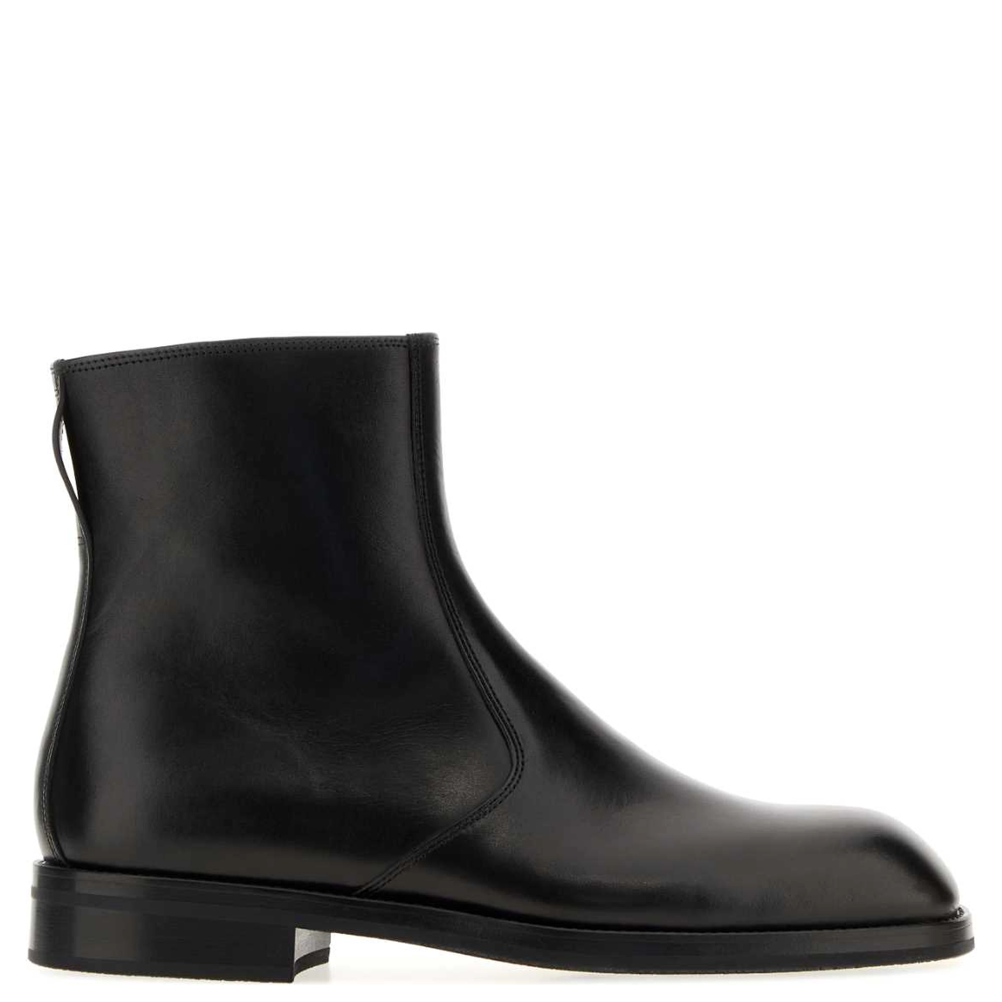 ZIPPED BOOTS
